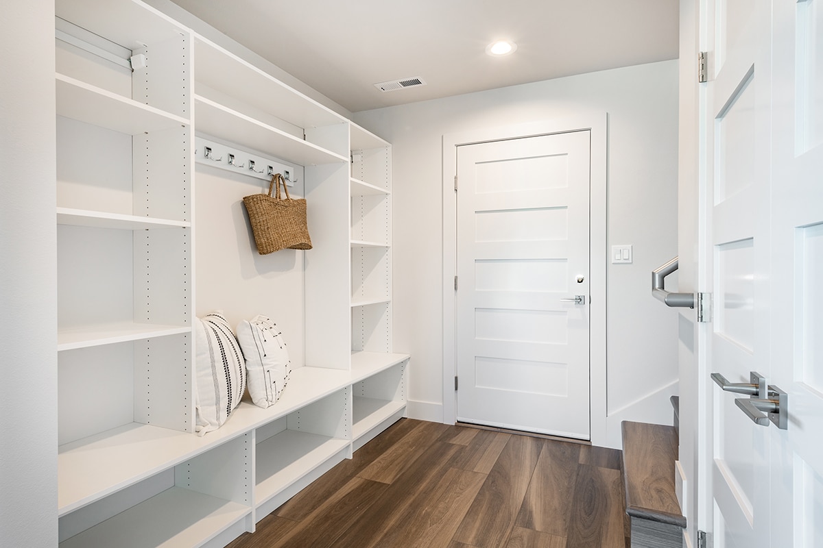 Meuble sur mesure : rangement intégré.